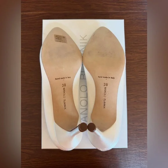 Manolo Blahnik Hangisi 105mm Satin Pumps - Picture 4 of 9